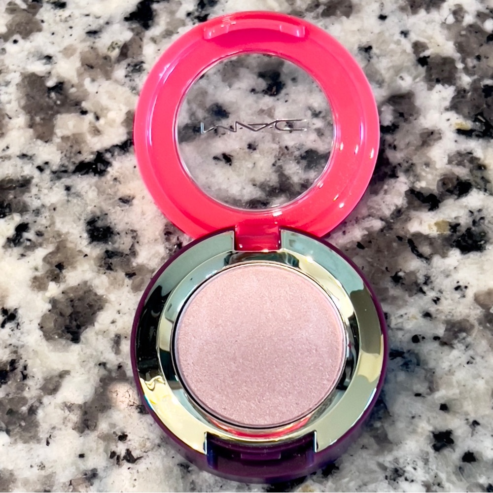 MAC Cosmetics Dance Flowers Dance Magic Dust Eyeshadow